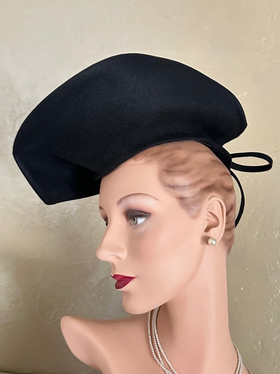 GLAMOROUS 1940s\' BLACK FELT TILT HAT +POINTY BACK main image 13